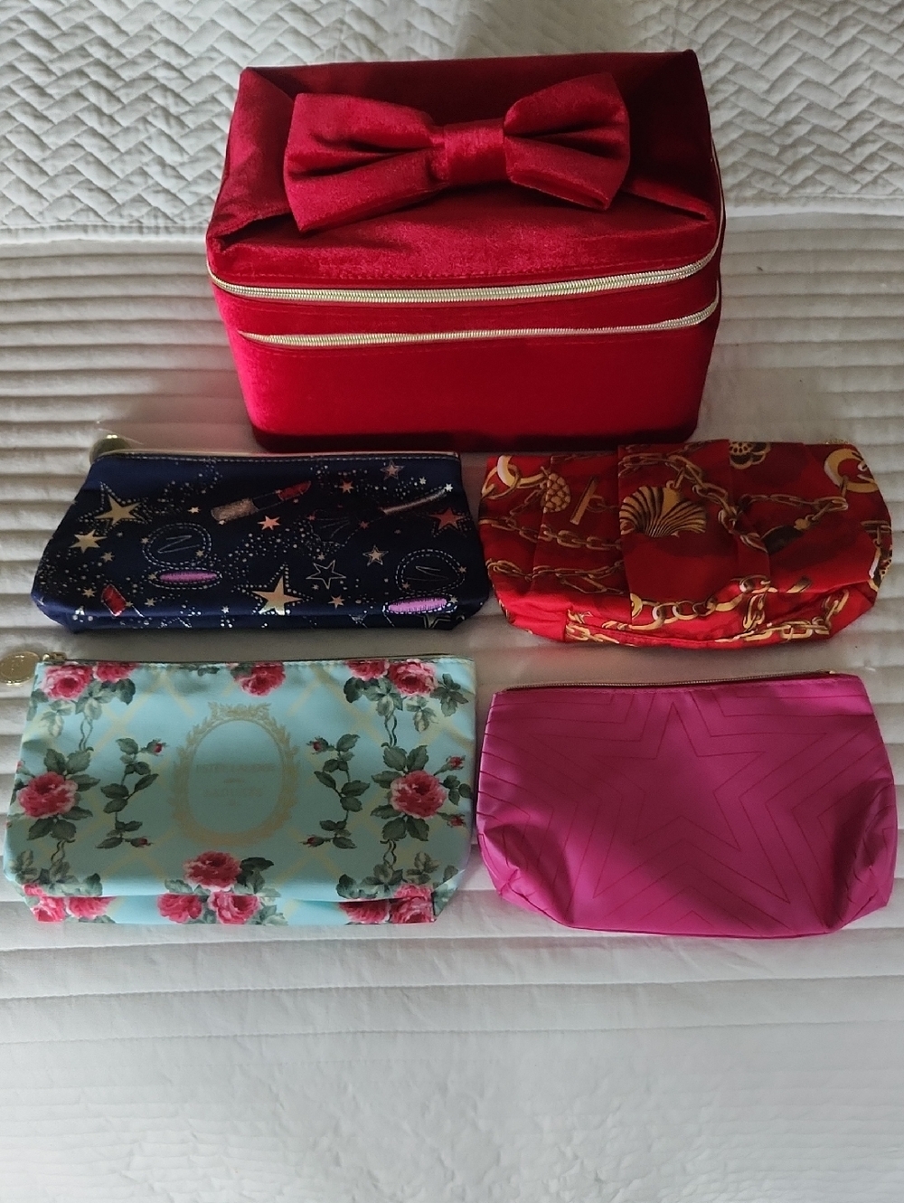 Estee Lauder Red Velvet Bow Cosmetic Train Case with Assorted E Lauder Pouches